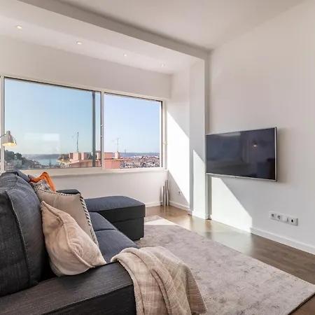 Stunning Hilltop Flat For 5 In Graca By Guestready * Лиссабон