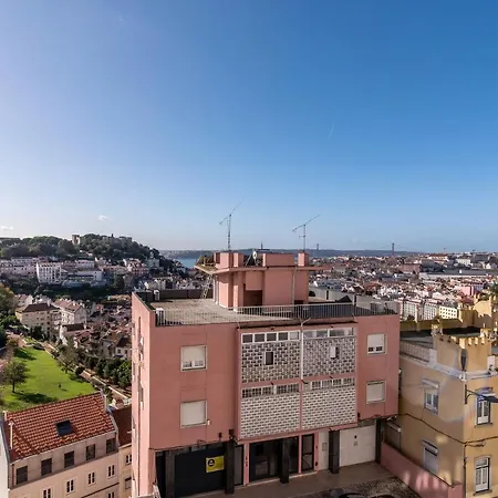 Stunning Hilltop Flat For 5 In Graca By Guestready Апартаменты