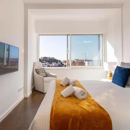 Апартаменты Stunning Hilltop Flat For 5 In Graca By Guestready