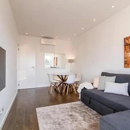 Daire Stunning Hilltop Flat For 5 In Graca By Guestready *