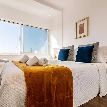 Stunning Hilltop Flat For 5 In Graca By Guestready * Lisboa